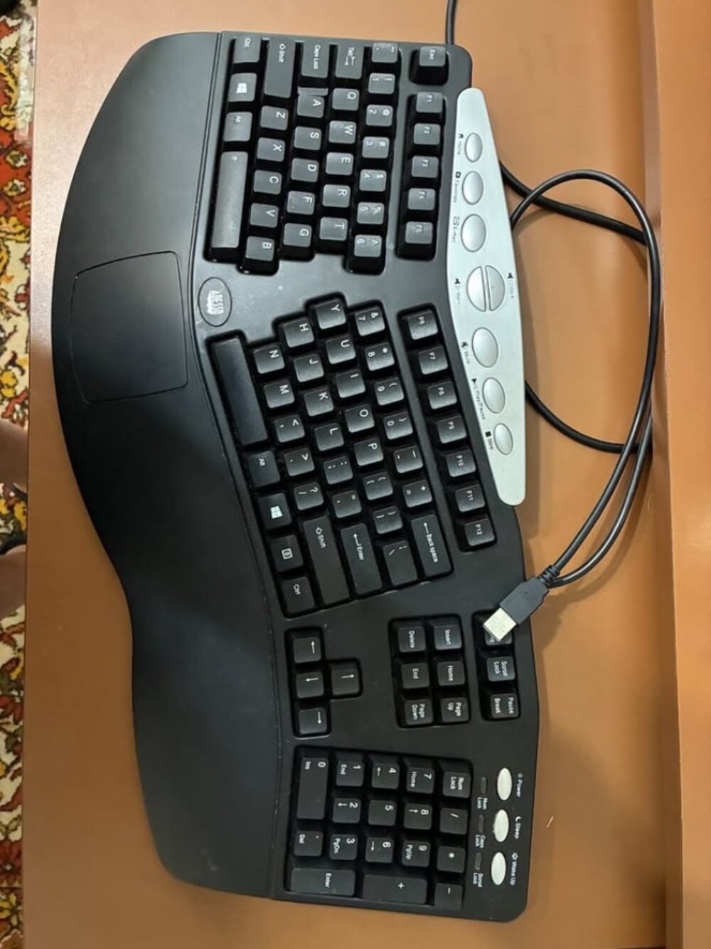 Adesso Ergonomic multimedia USB Keyboard
